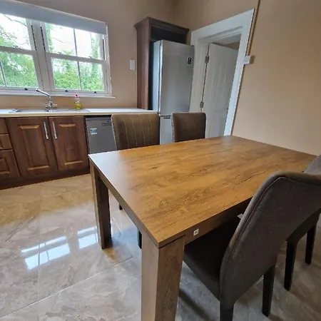 아파트 Mountmahon House