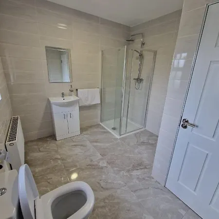 Mountmahon House 아파트 *